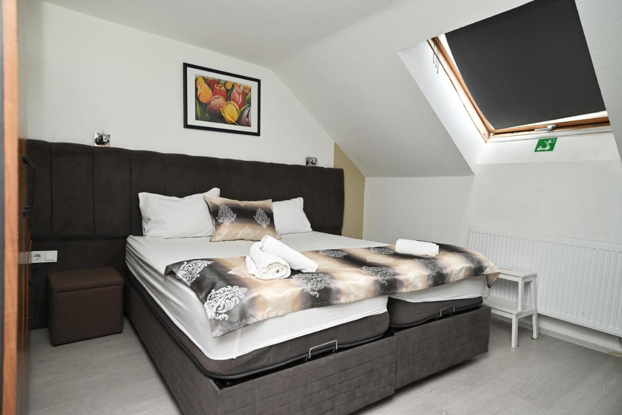 Ferienwohnung&Aparts By Kispet Group Hotels In Oberhausen Oberhausen  Extérieur photo